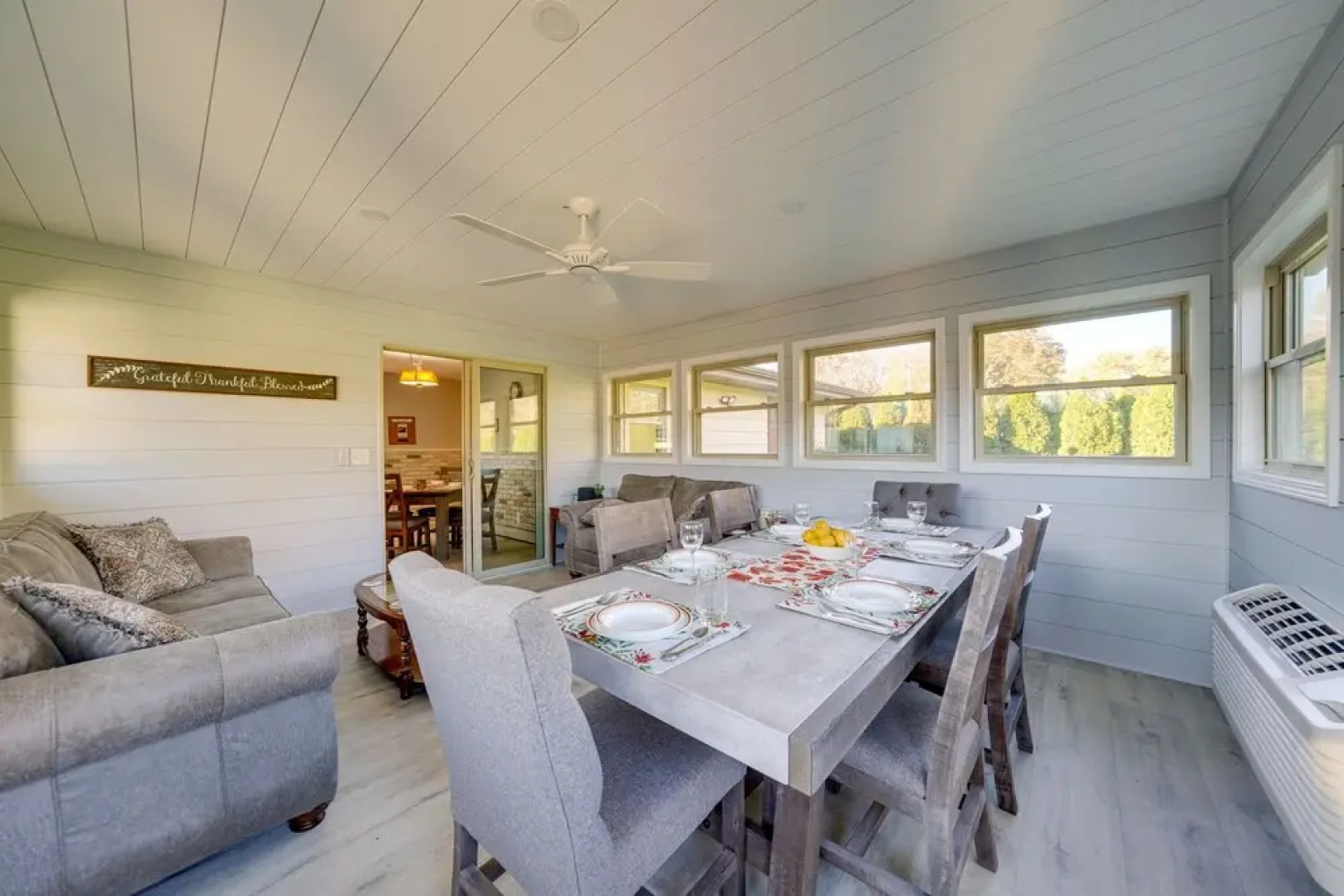 'coty's House' Illinois Getaway w/ Bar: Near Golf!