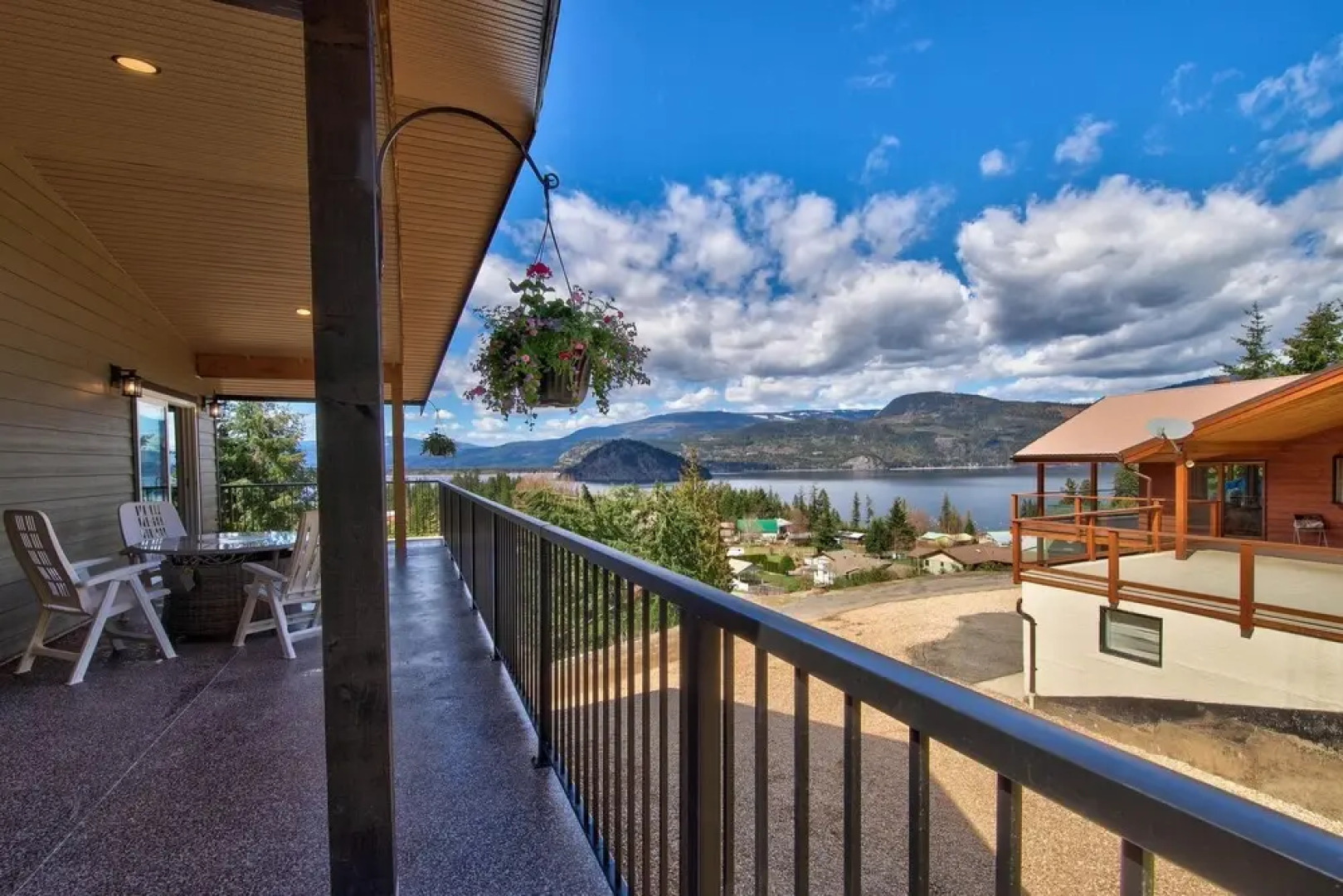 Semi-lakefront Luxury Blind Bay - Spring Specials! 2 Bedroom Cottage by RedAwning