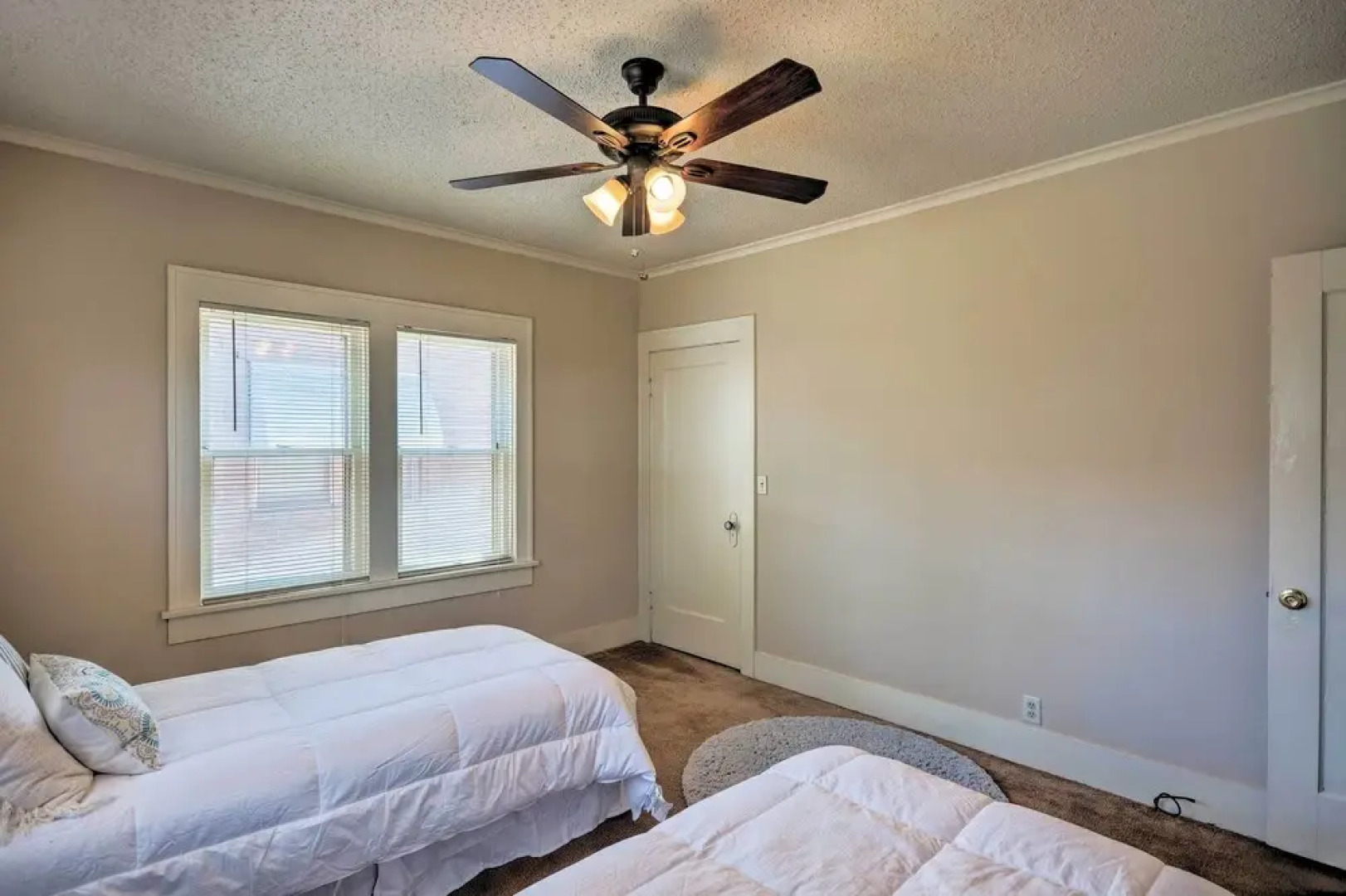 Inviting Lubbock Home > 1 Mi to Downtown