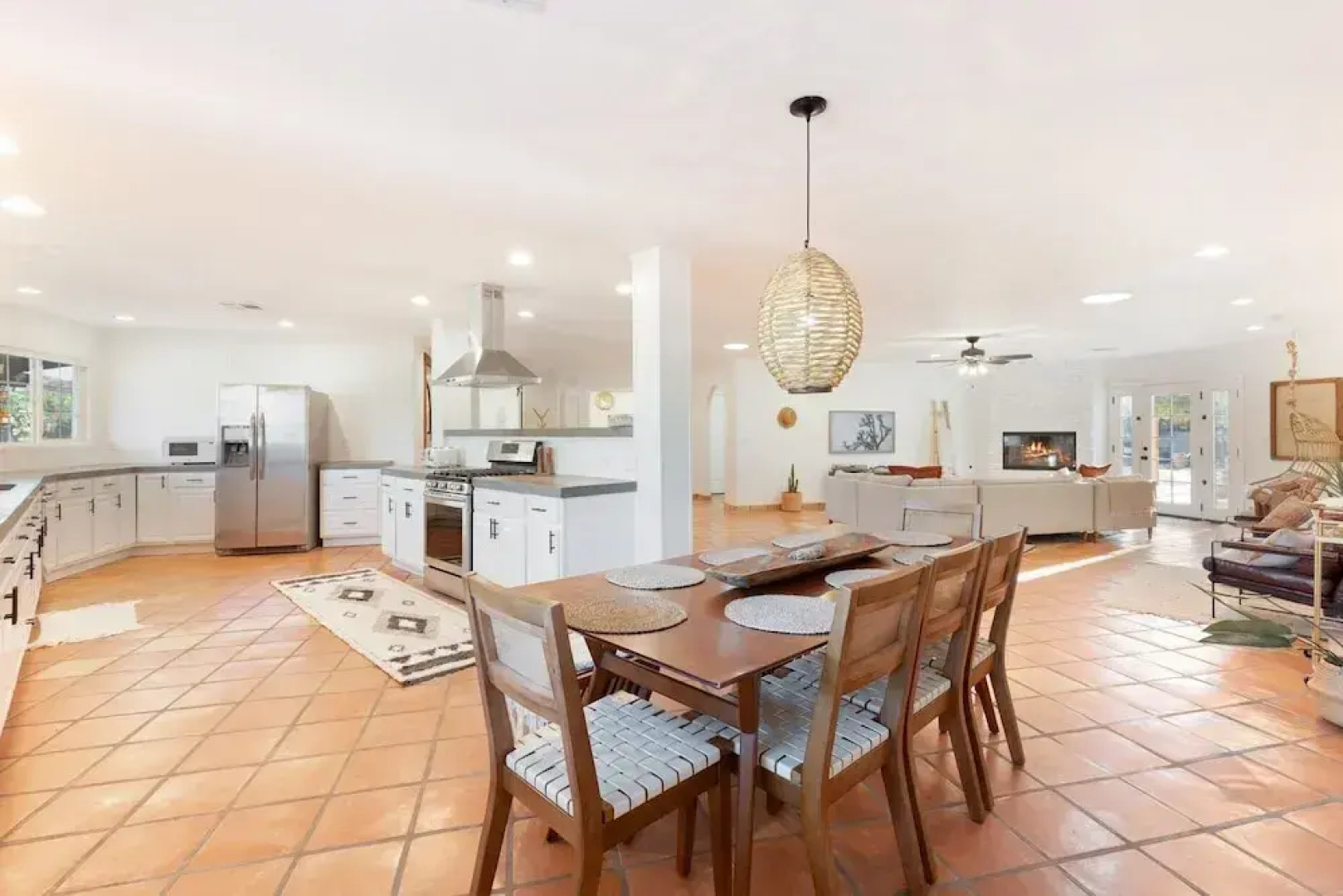 Casa Amarilla- Hot Tub,firepit,bbq &fantastic Yard For Families 4 Bedroom Home by RedAwning