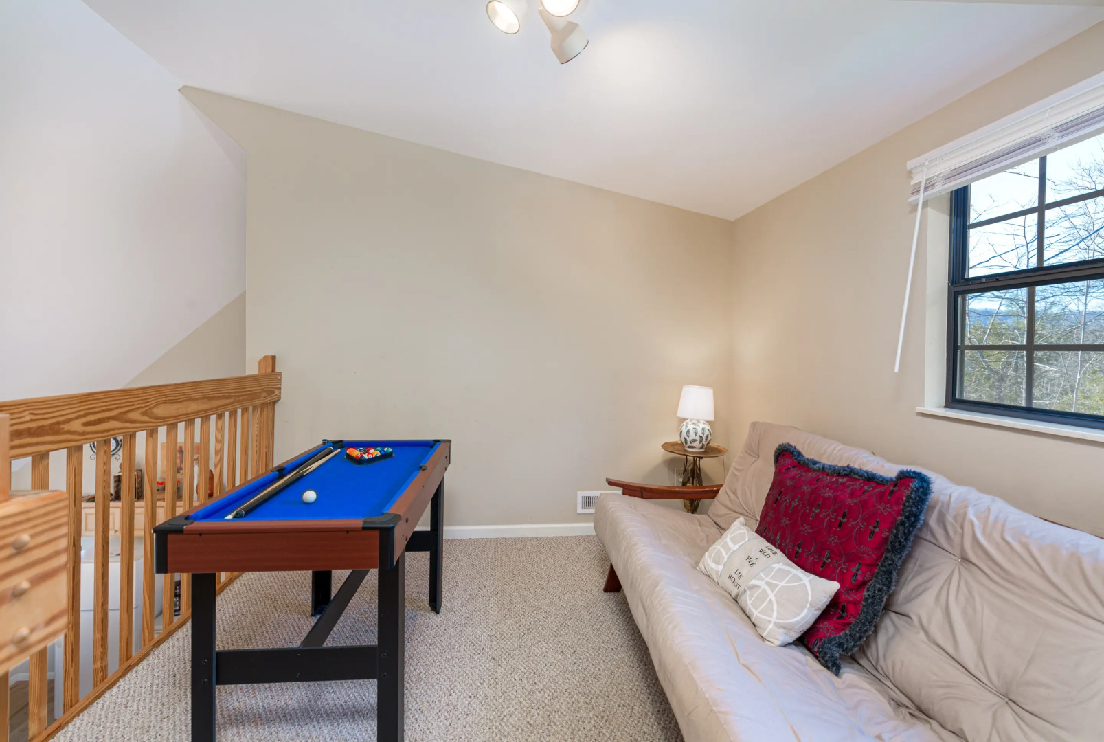 Gatlinburg Getaway Cute Cabin with Mountain Views