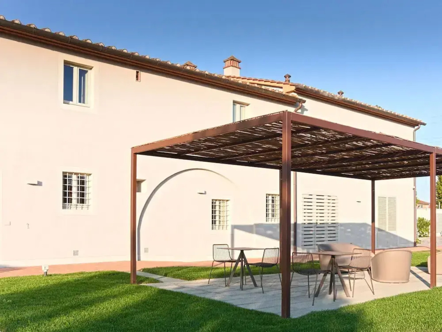 Modern Apartment Near Pistoia With Shared Garden