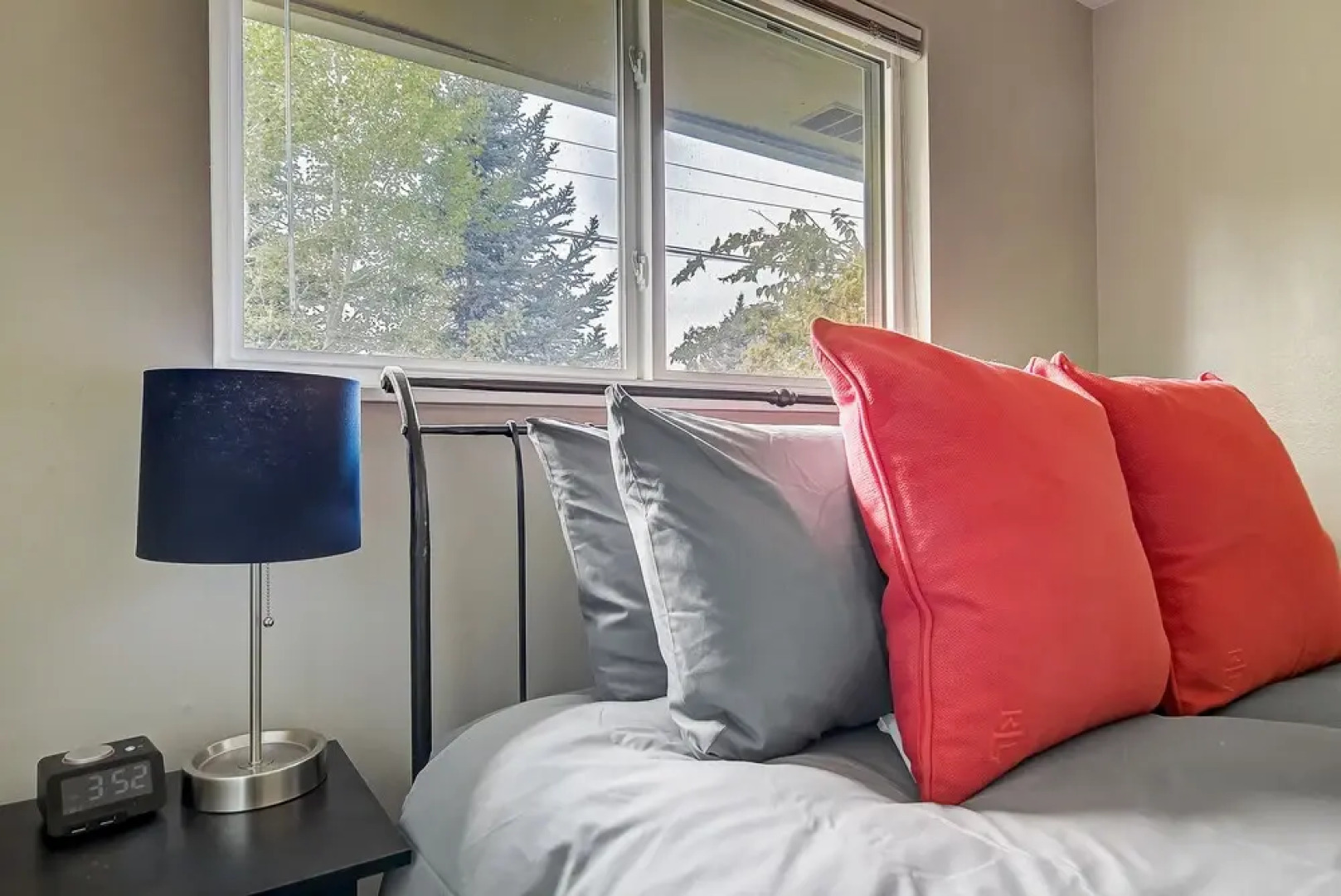 Beautifully Remodeled! Private Park! Close to CU!