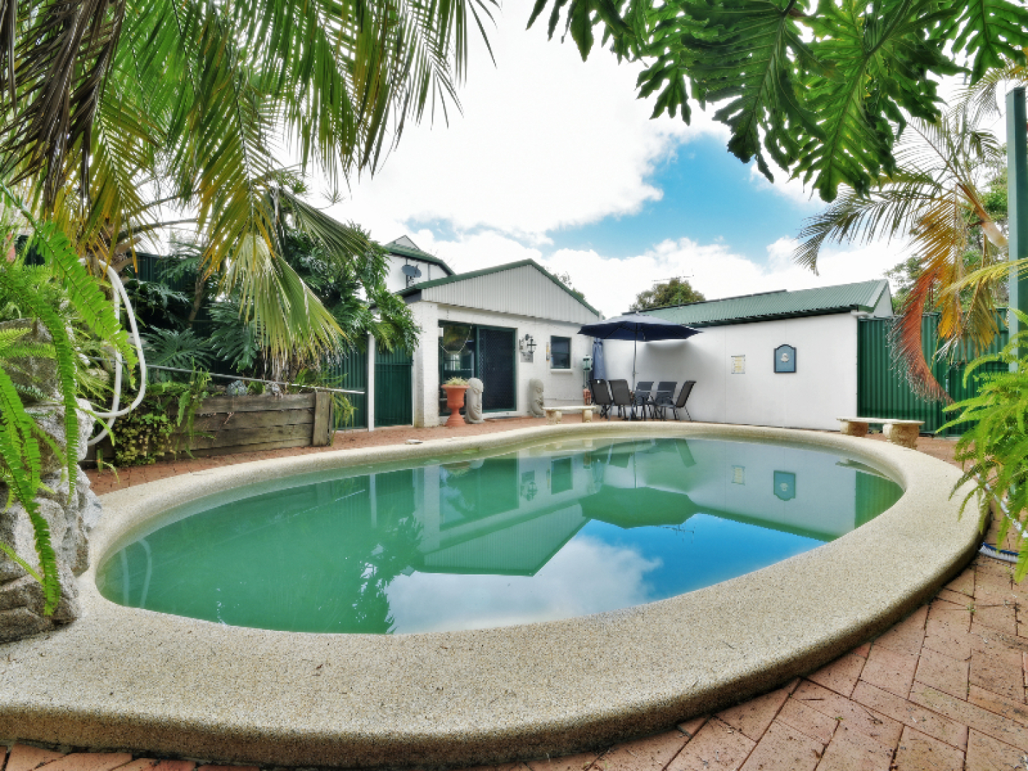 Mount Mee Country Inn Bed & Breakfast