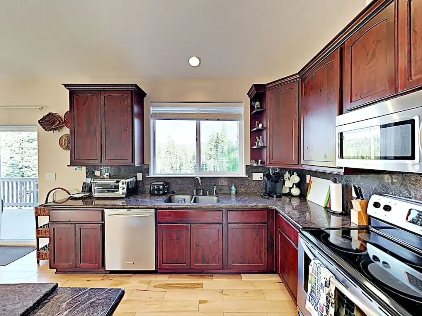 New Listing! Mountain-View Eden W/ Spacious Balcony Home