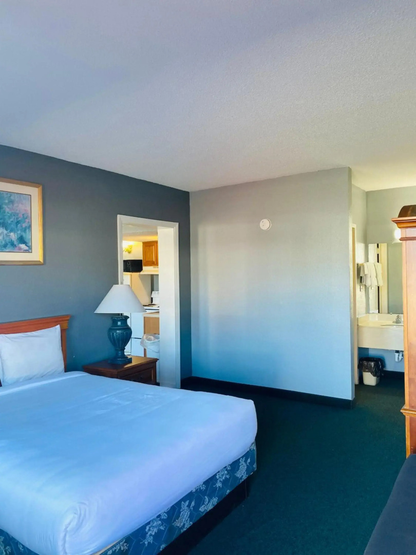 Travelers Place Inn & Suites