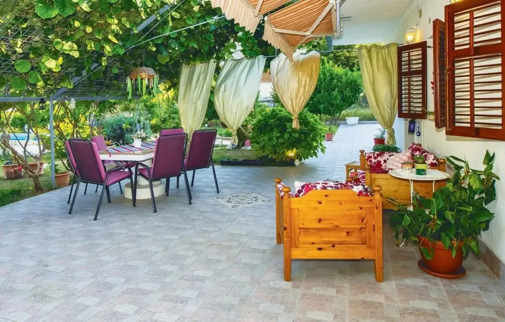 Awesome Home in Zrnovnica With 2 Bedrooms, Wifi and Outdoor Swimming Pool