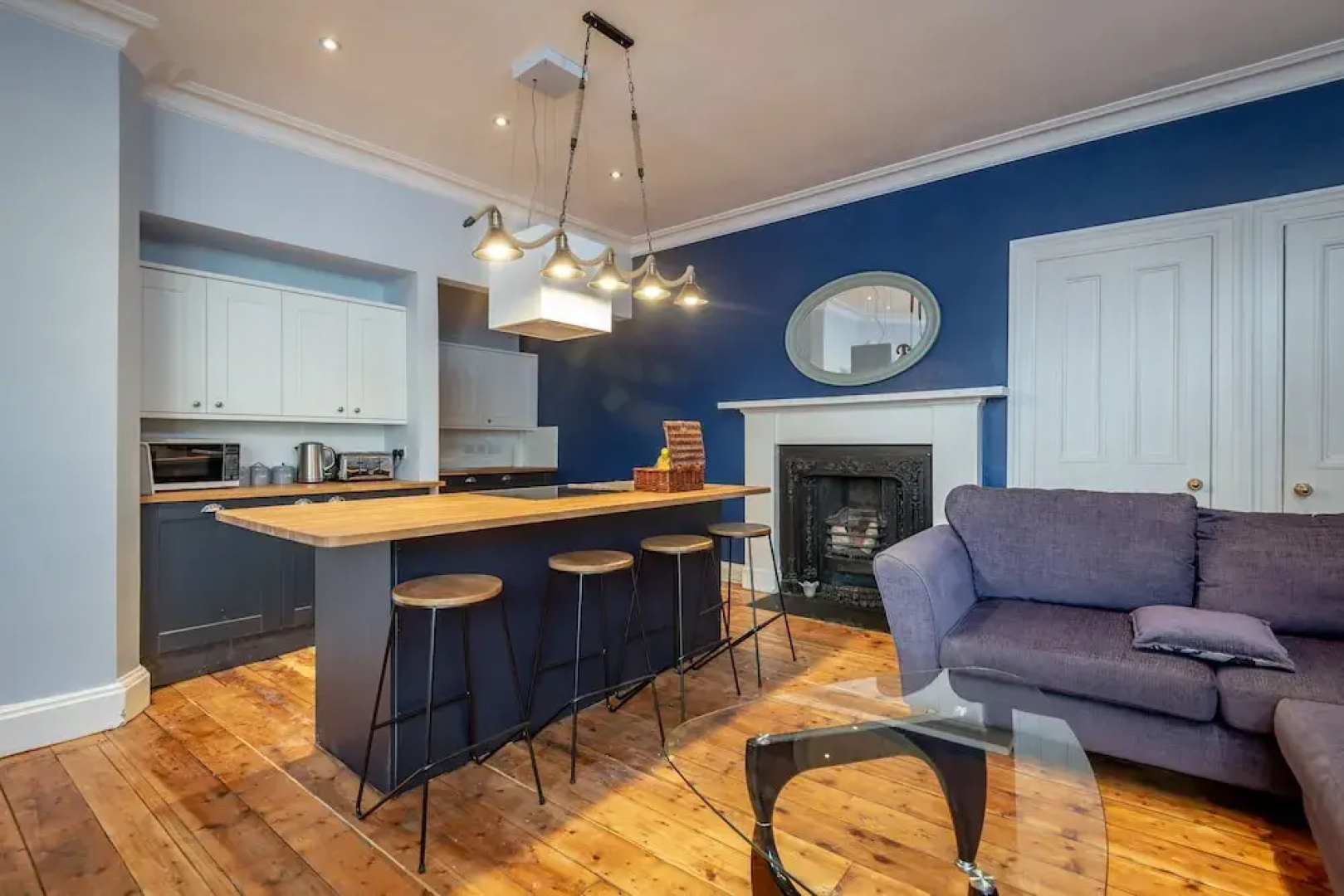 Market Street Apartment Sleeps 6