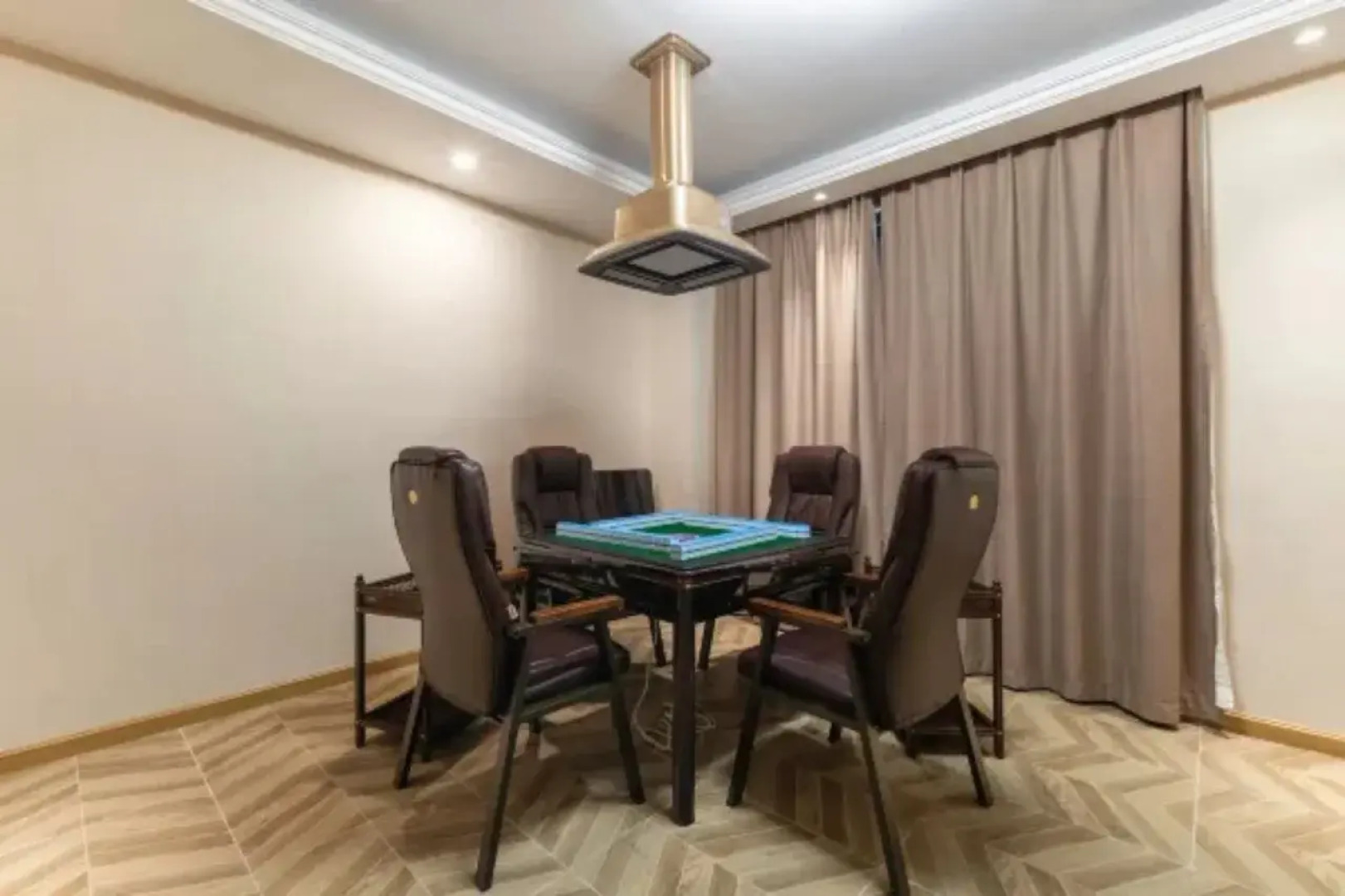 Vienna Hotel (Ledong Gongyuan)