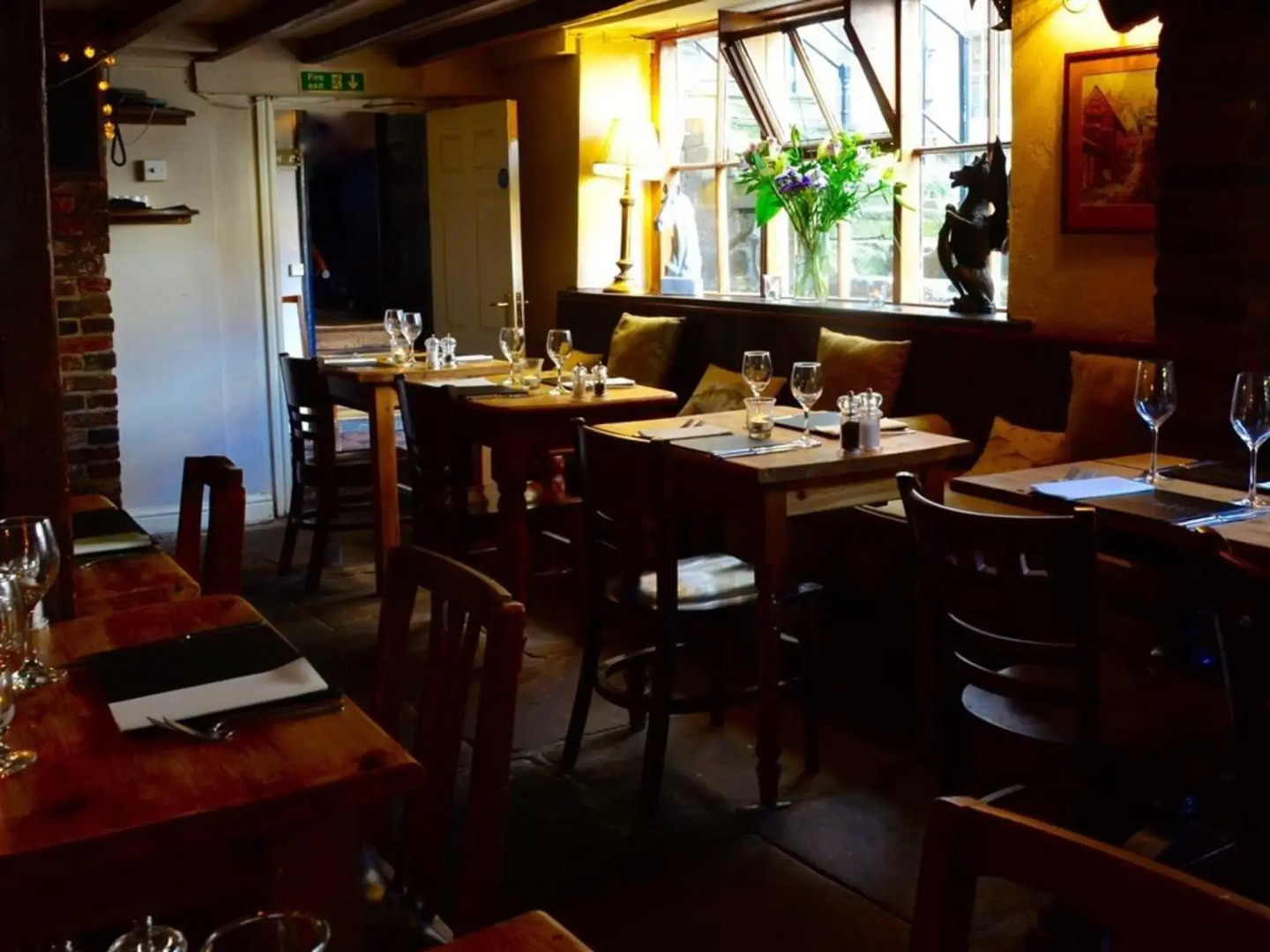 The White Horse & Griffin