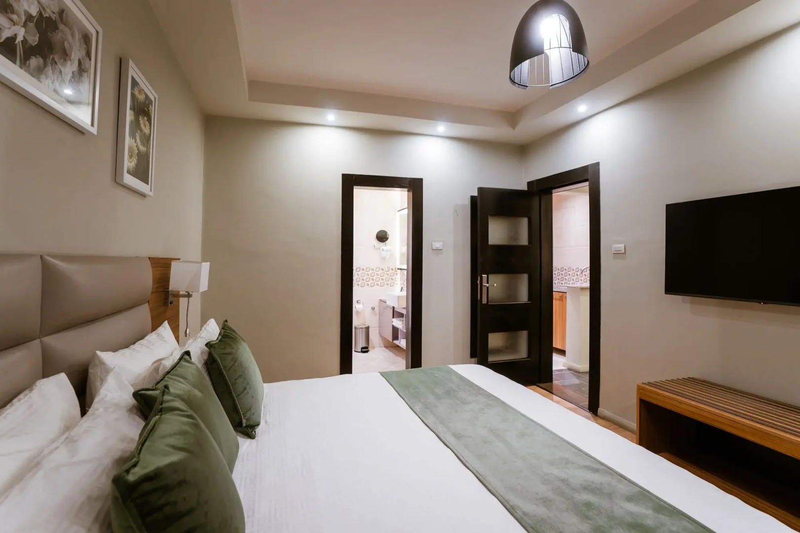 Monarch Parkview Hotel