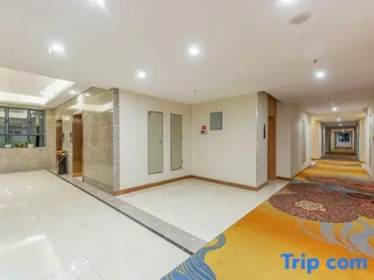 Yunshang Tianhe Hotel (Khorgos Guomen Scenic Spot)