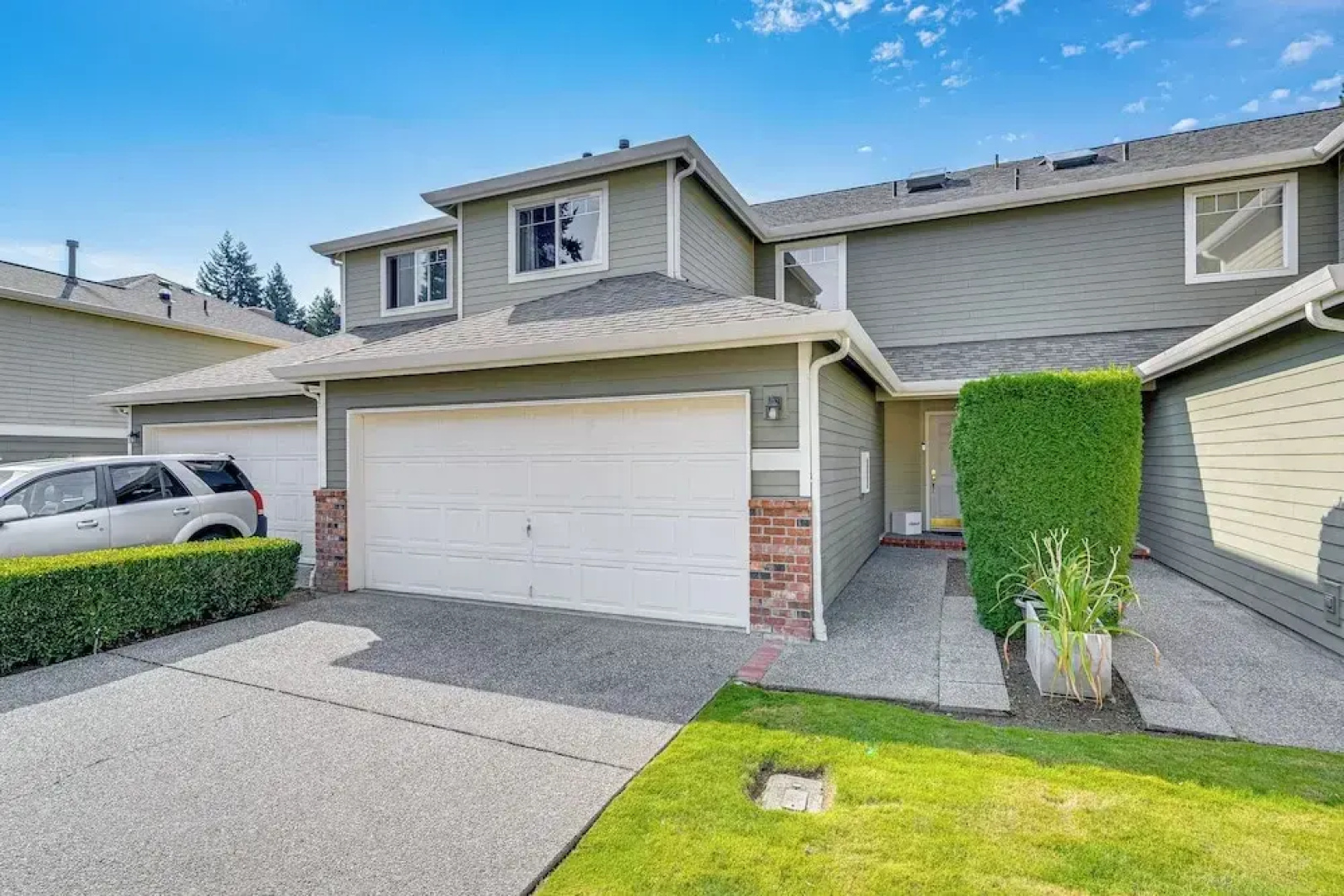 Modern Home Close to Dtwn Woodinville w/ Yard