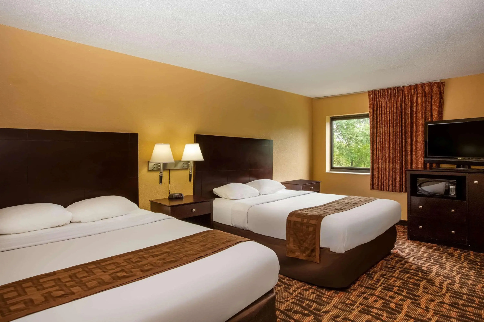 Super 8 by Wyndham Lawrence