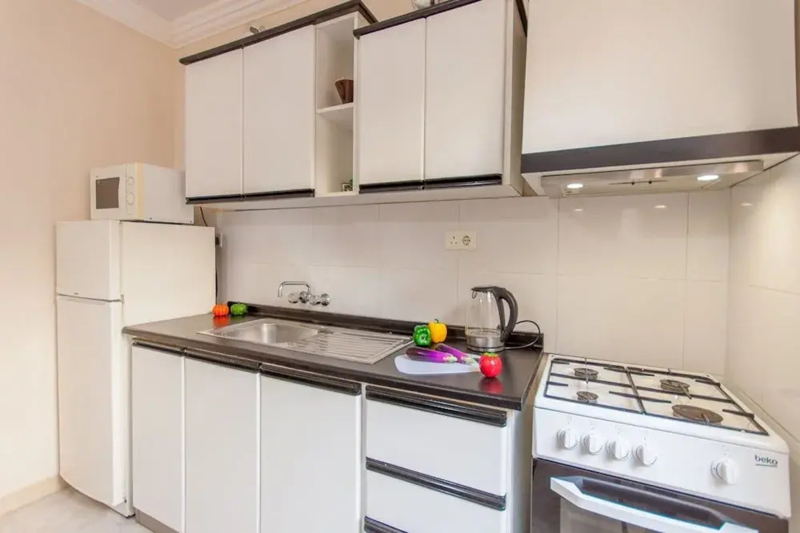 Merill Pool and Sea, charming Apart 1