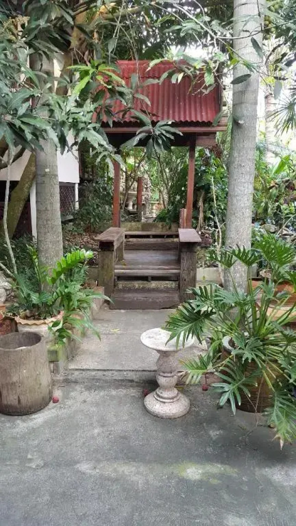 Ruean Mai Chai Khlong