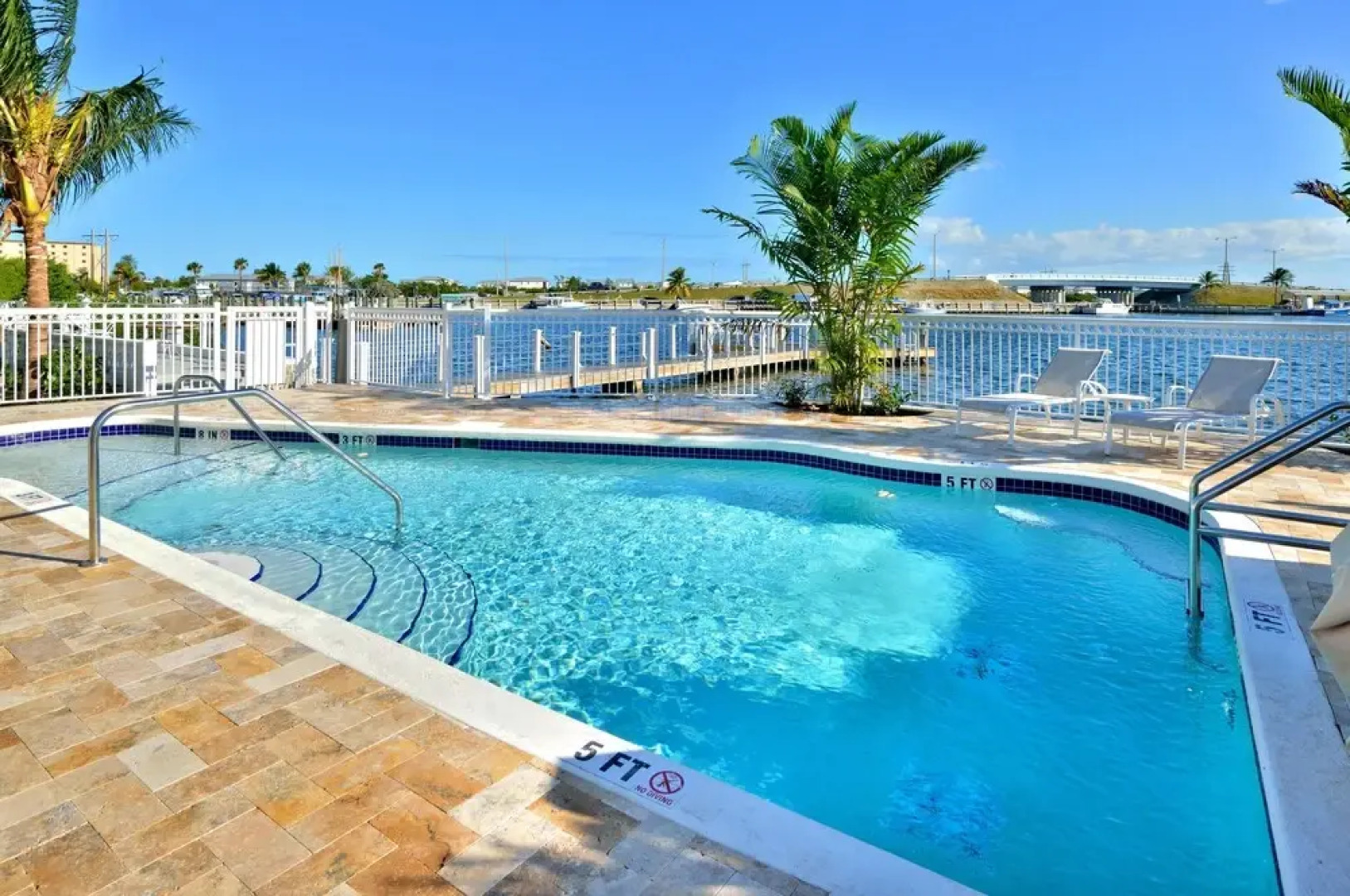 Bayview South 801 Eisenhower Dr. #6