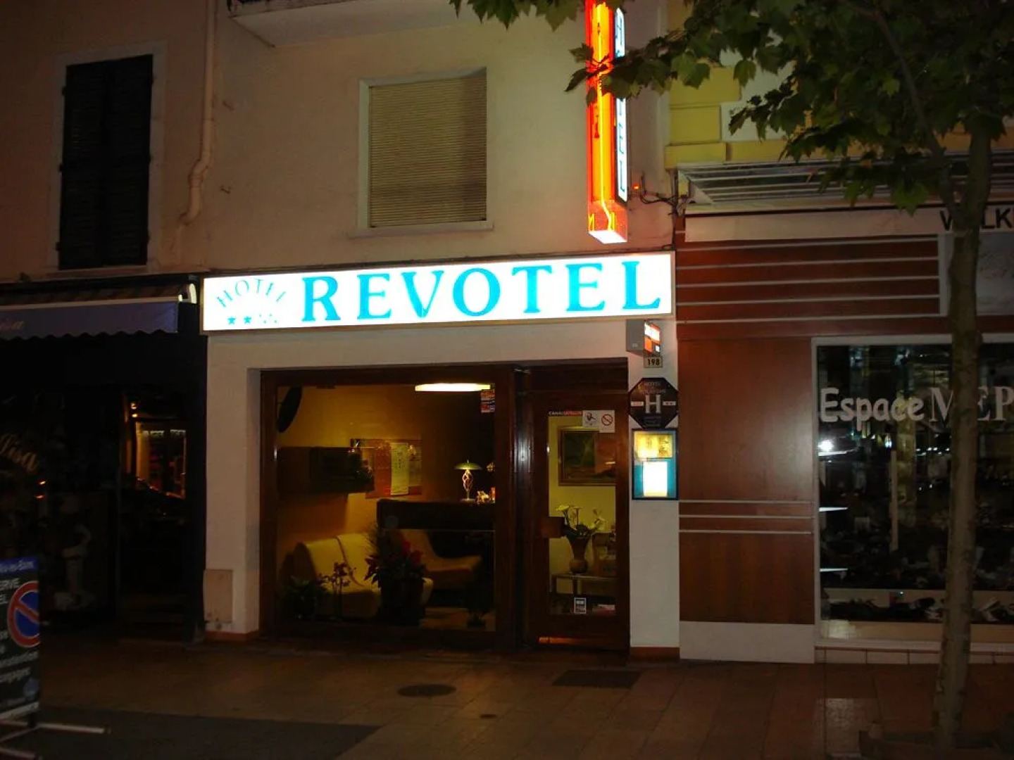 Revotel