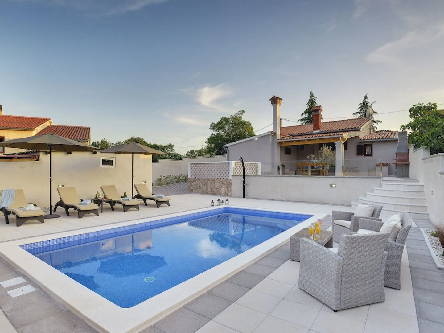 Detached House With Private Pool Near the Coast