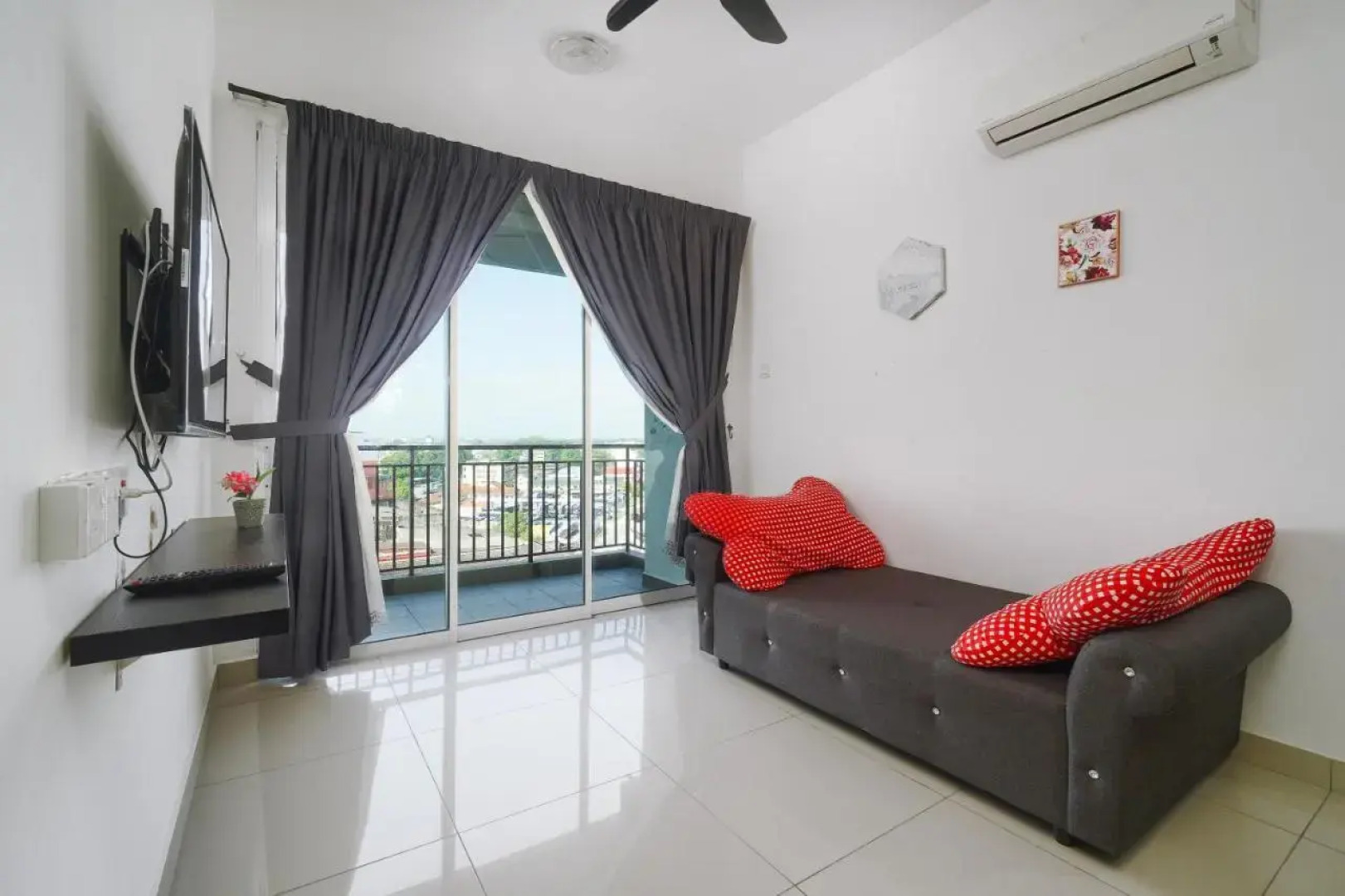 Lovely 2Br Majestic Condo 6 Pax Pool View