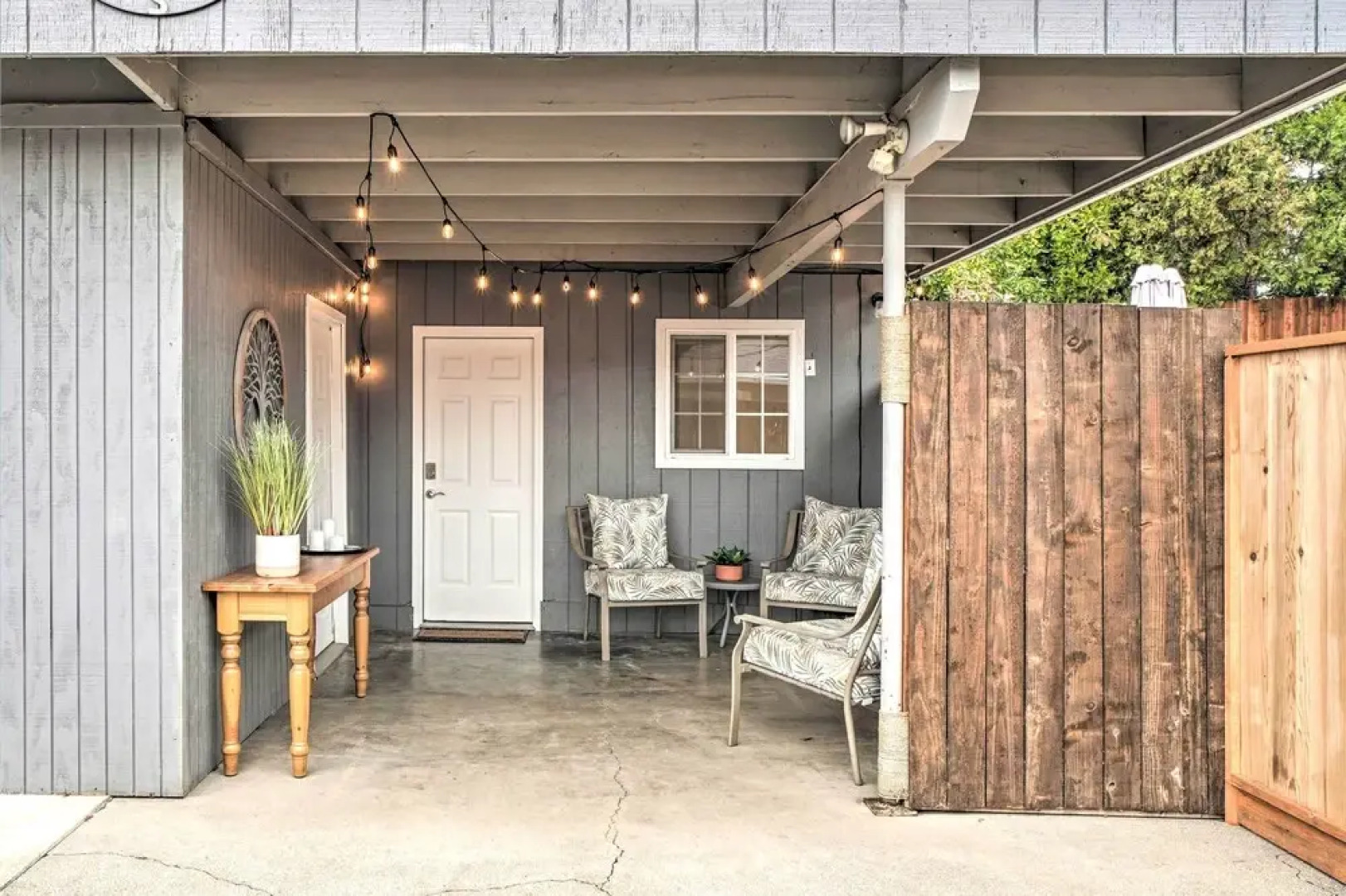 Adorable Studio Cottage: Walkable to Town!