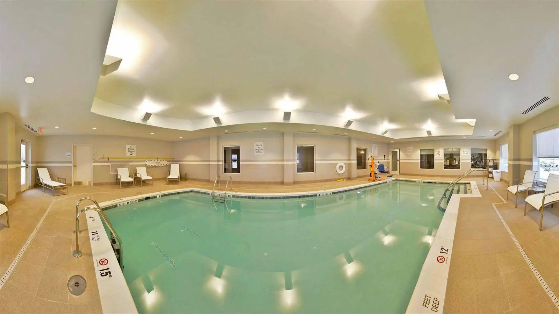 Holiday Inn Express & Suites Utica by IHG