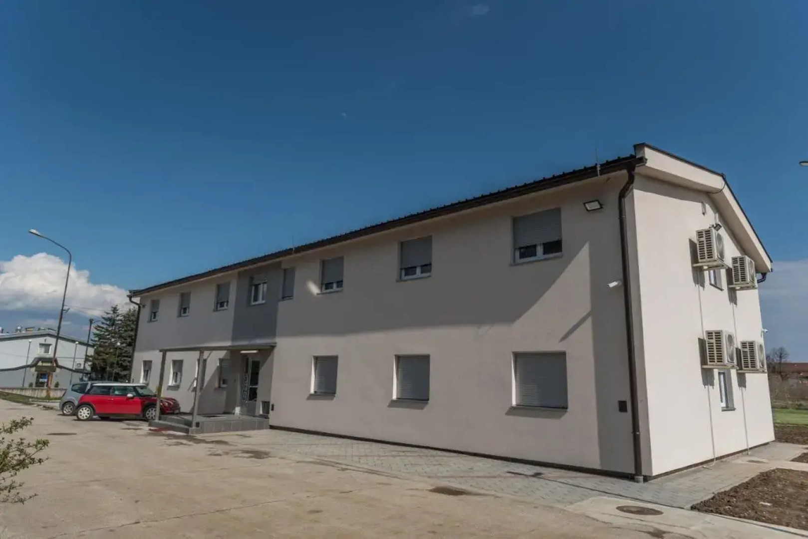 Plavi restoran, Loznica