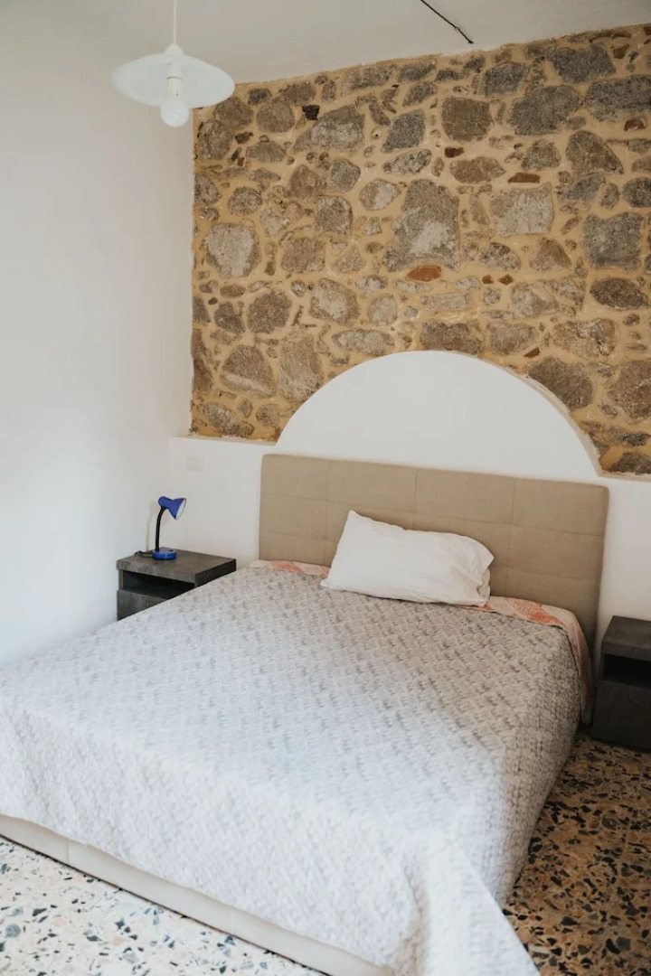 Remarkable 4-bed Apartment in Joppolo