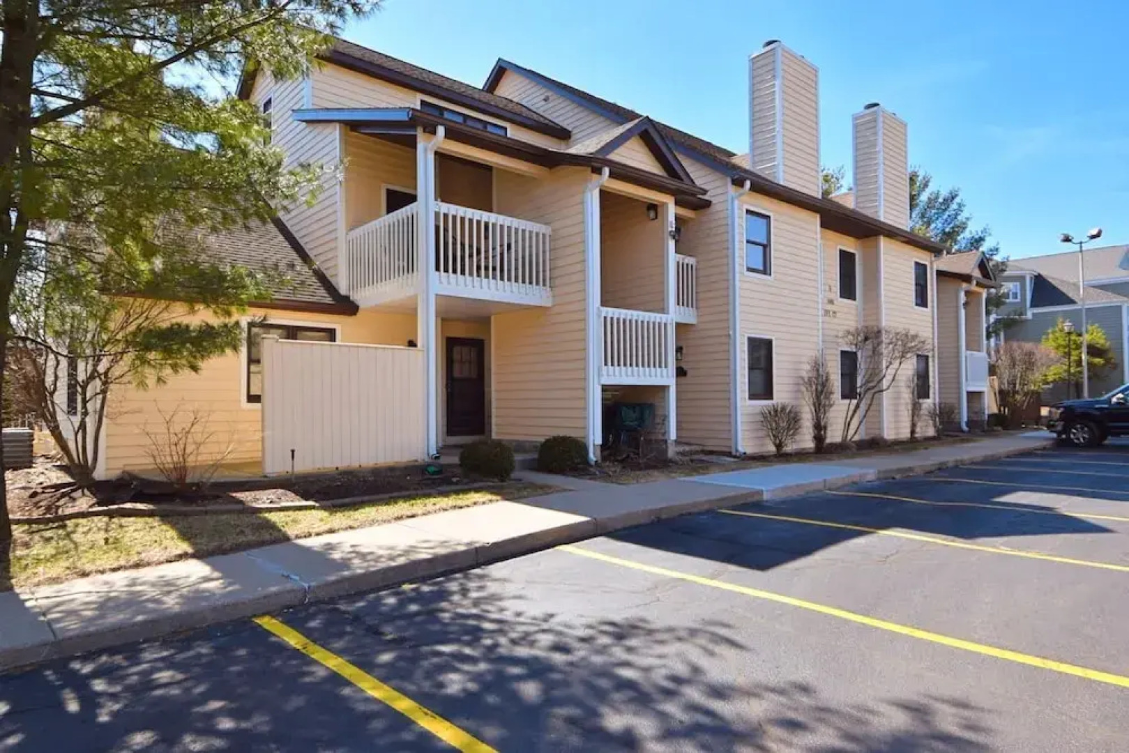 2 Br 2 b Condo at Unv of Notre Dame Short and Long Term Stays Welcome ND Football A5