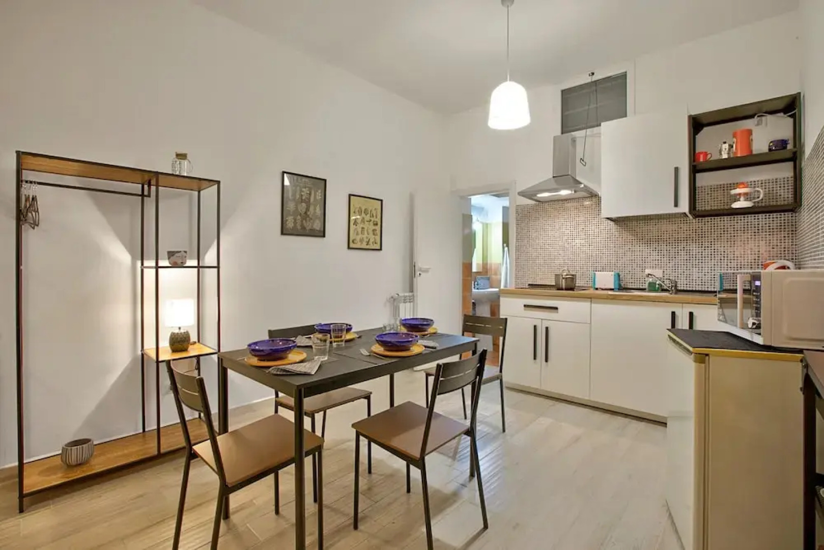 Ravanas 314 Bari Near Station