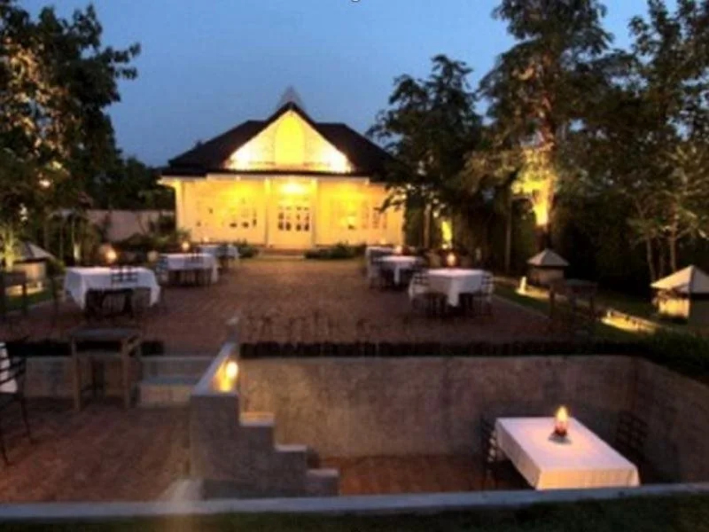 Aunruen Residence And Restaurant