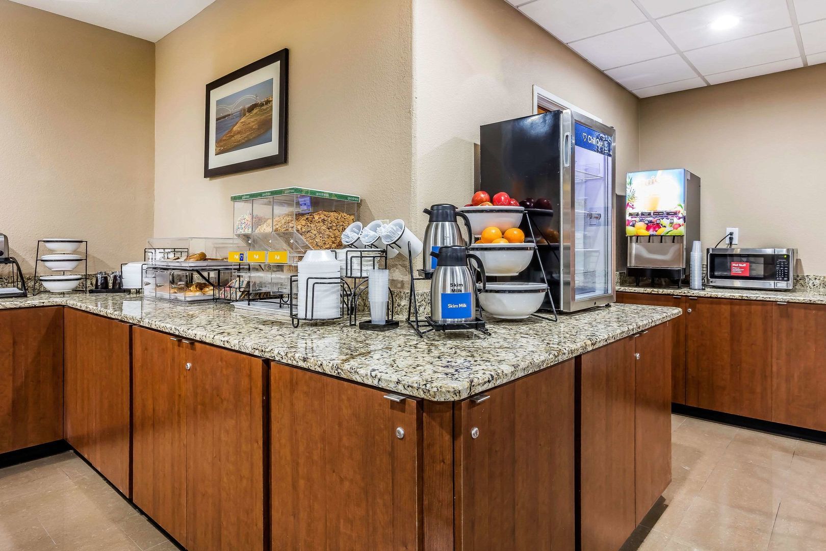 Comfort Inn & Suites Airport - American Way