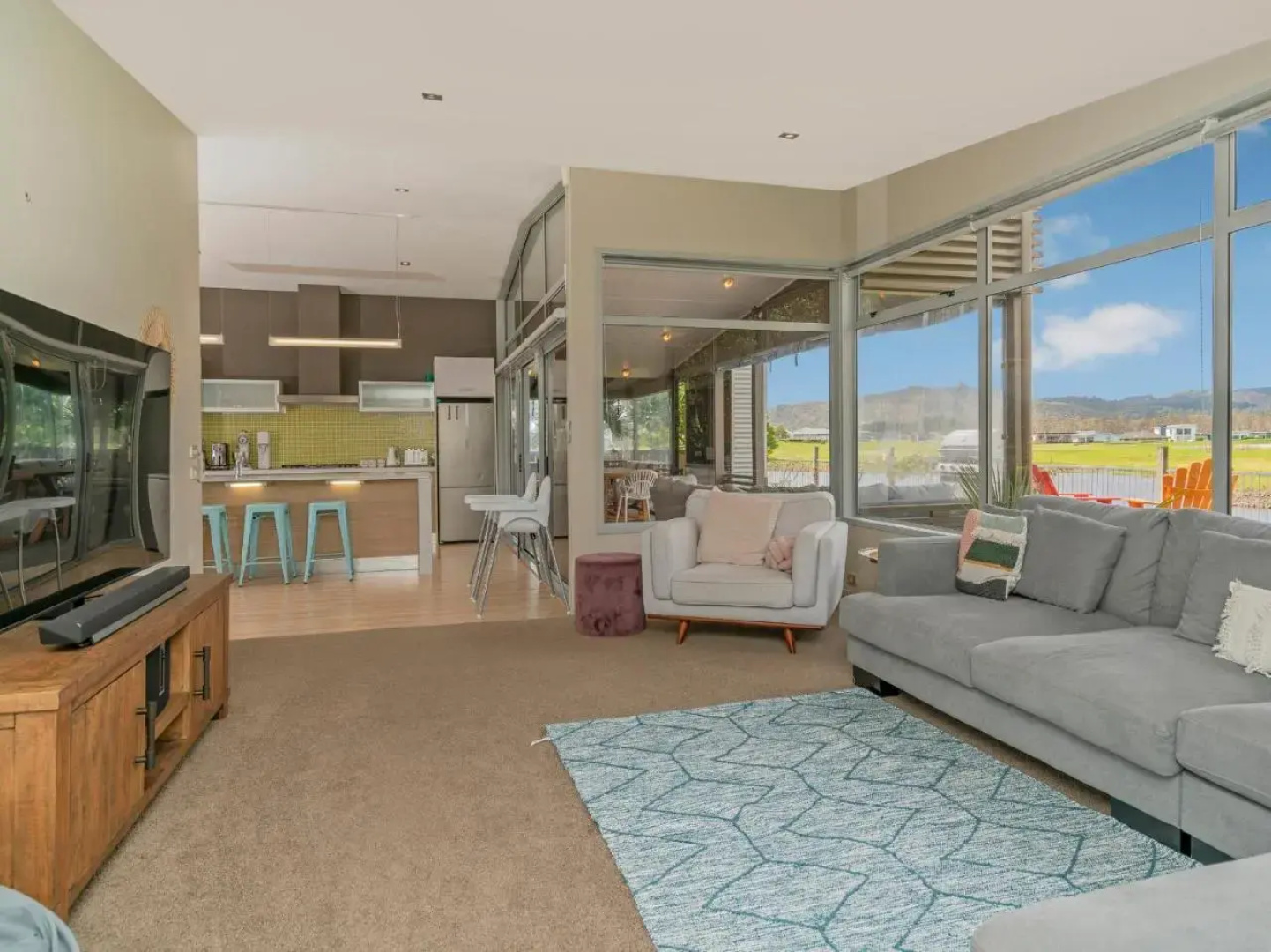 Sanctuary By The Water - Matarangi Holiday Home