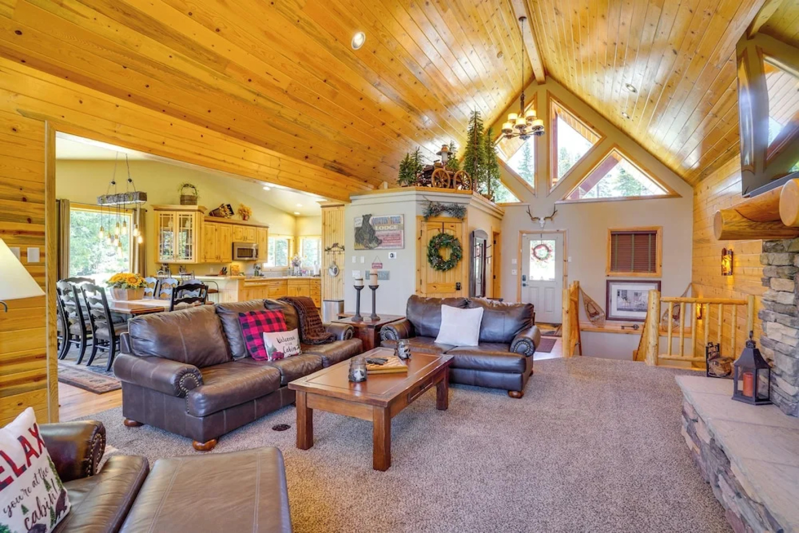 Duck Creek Village Cabin w/ Deck & Private Hot Tub