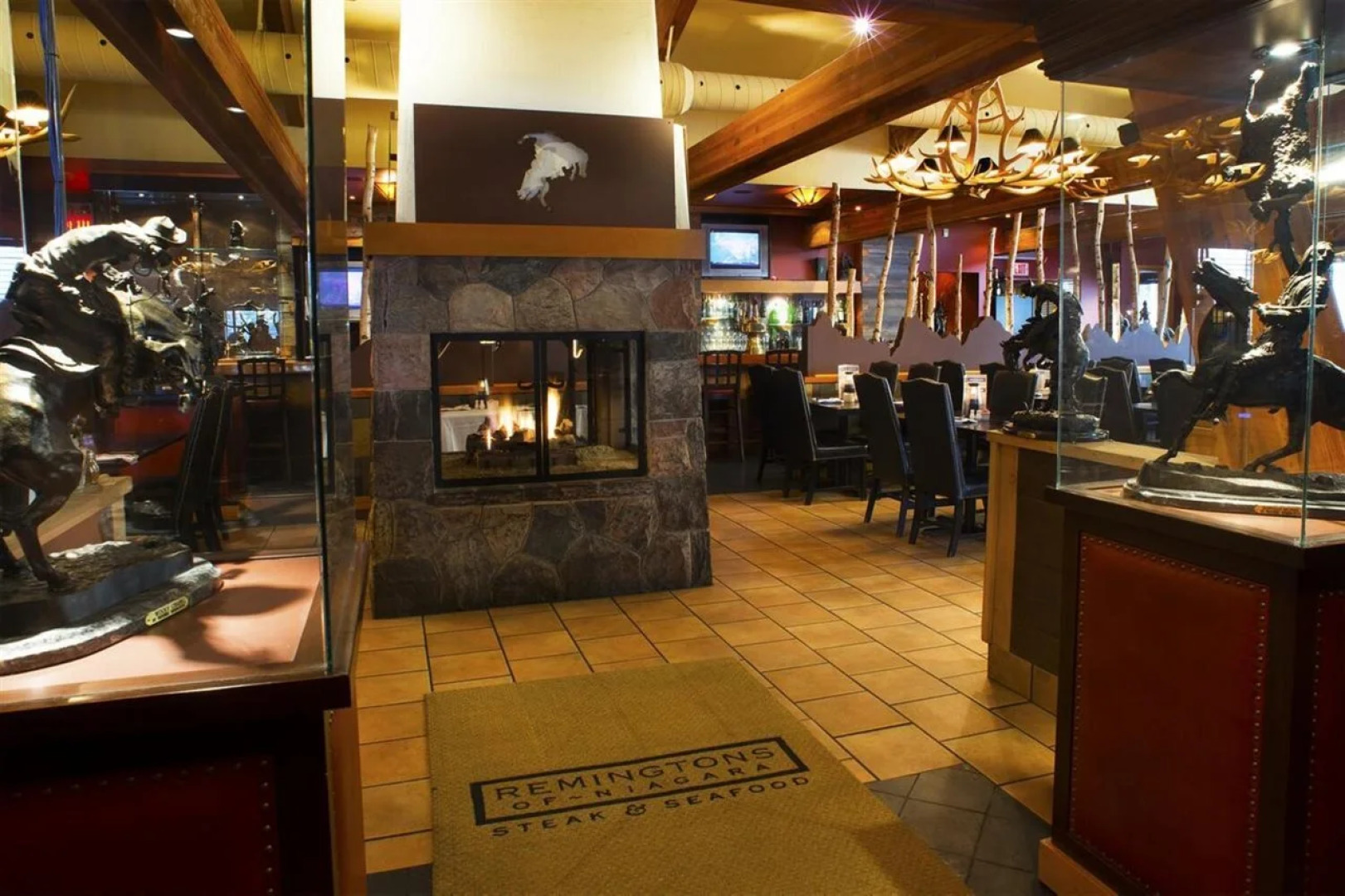 Oakes Hotel Overlooking the Falls