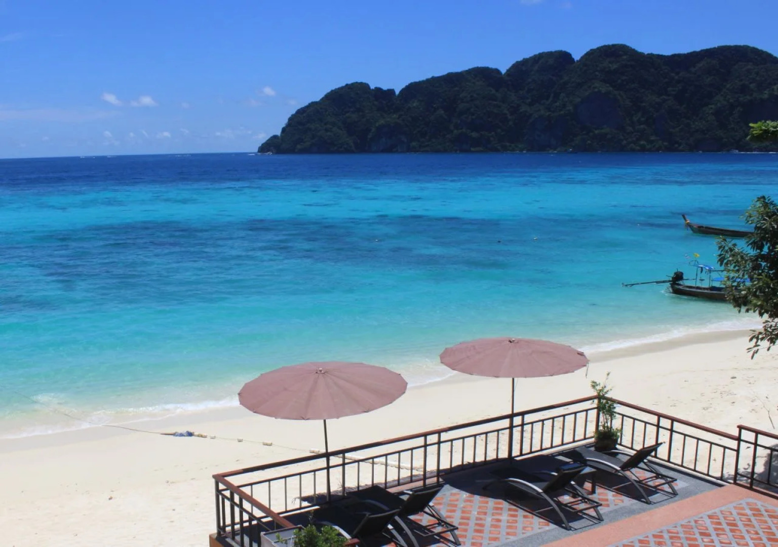 Phi Phi Long Beach Resort & Villa