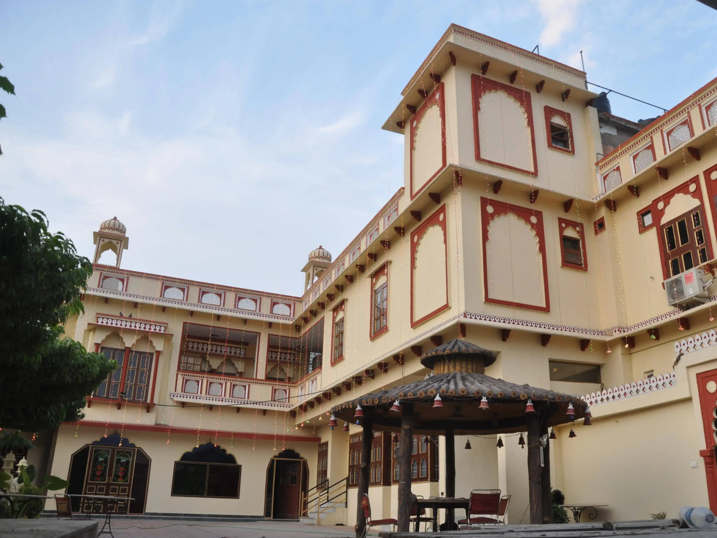 Mahal Rajwada Resort