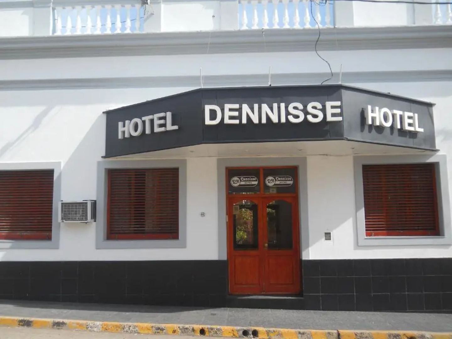 Dennisse Hotel