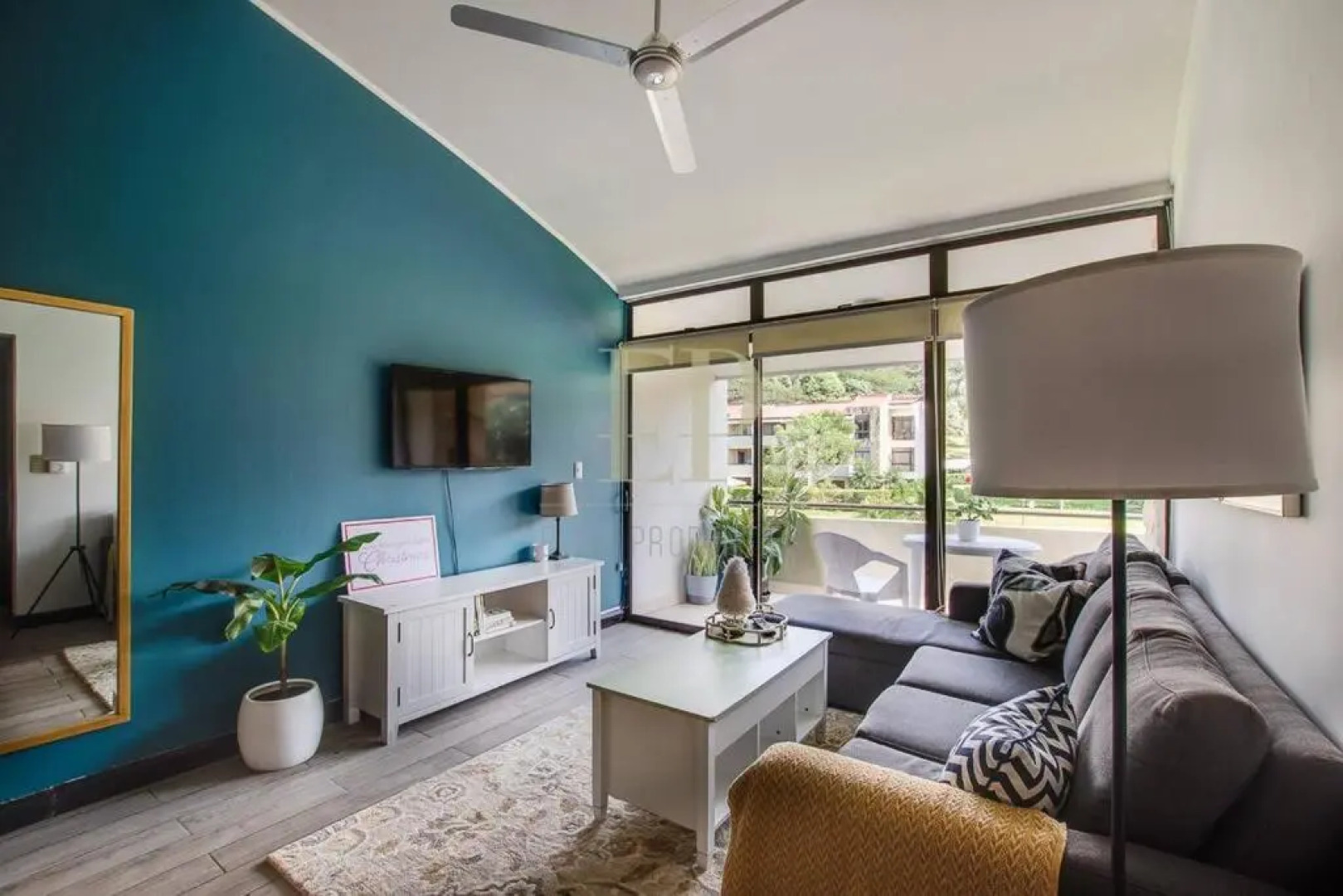 Modern PENTHOUSE w view, office space, pool, gym, tennis