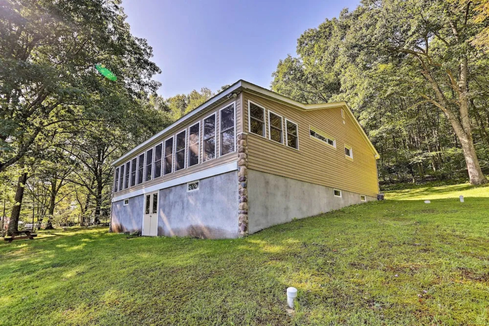 Beach Lake Cabin on Delaware River w/ Sunroom!