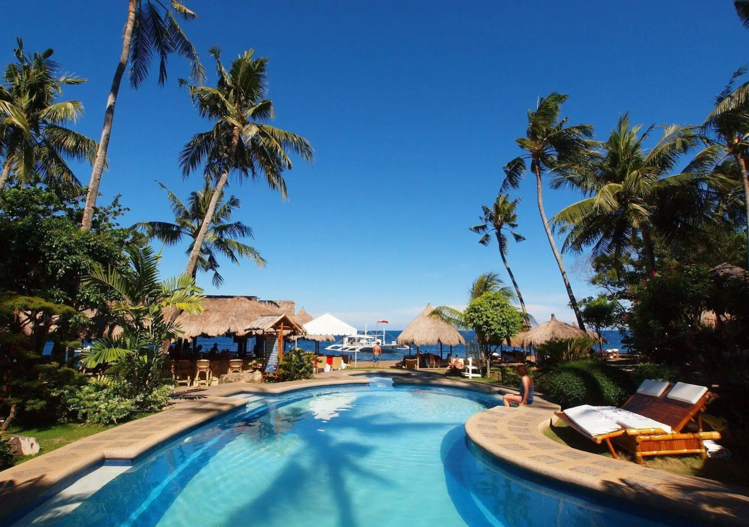Pura Vida Beach & Dive Resort