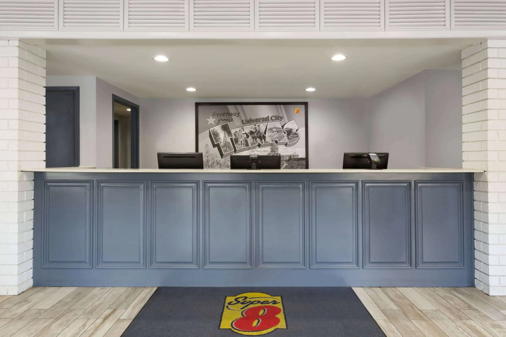 Super 8 by Wyndham Universal City