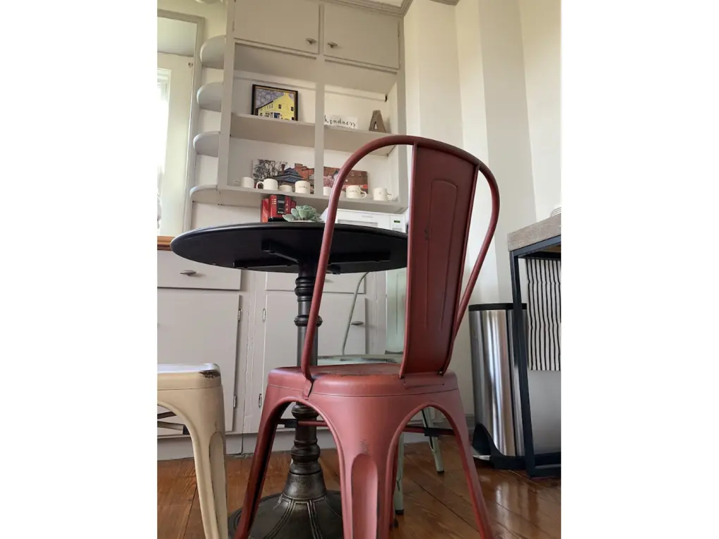 The Avenue Guesthouse and Gallery