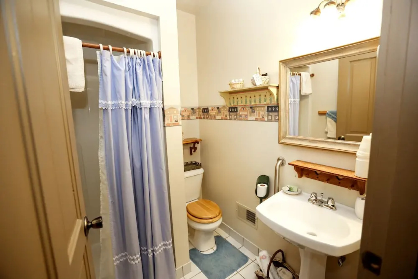 Deer Creek Winery and Watson Estate Bed & Breakfast