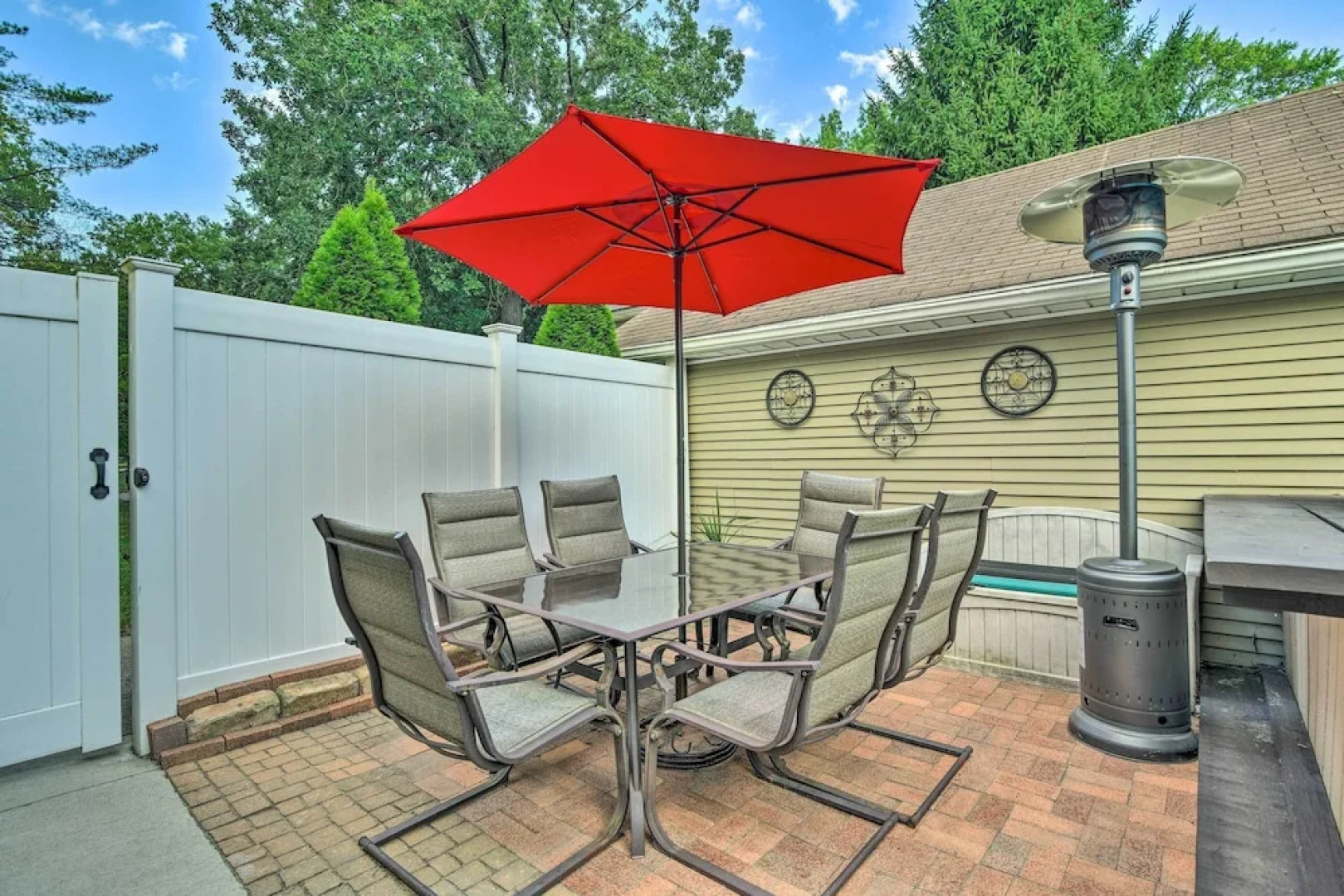 Pet-friendly Taylor Home w/ Backyard Oasis!