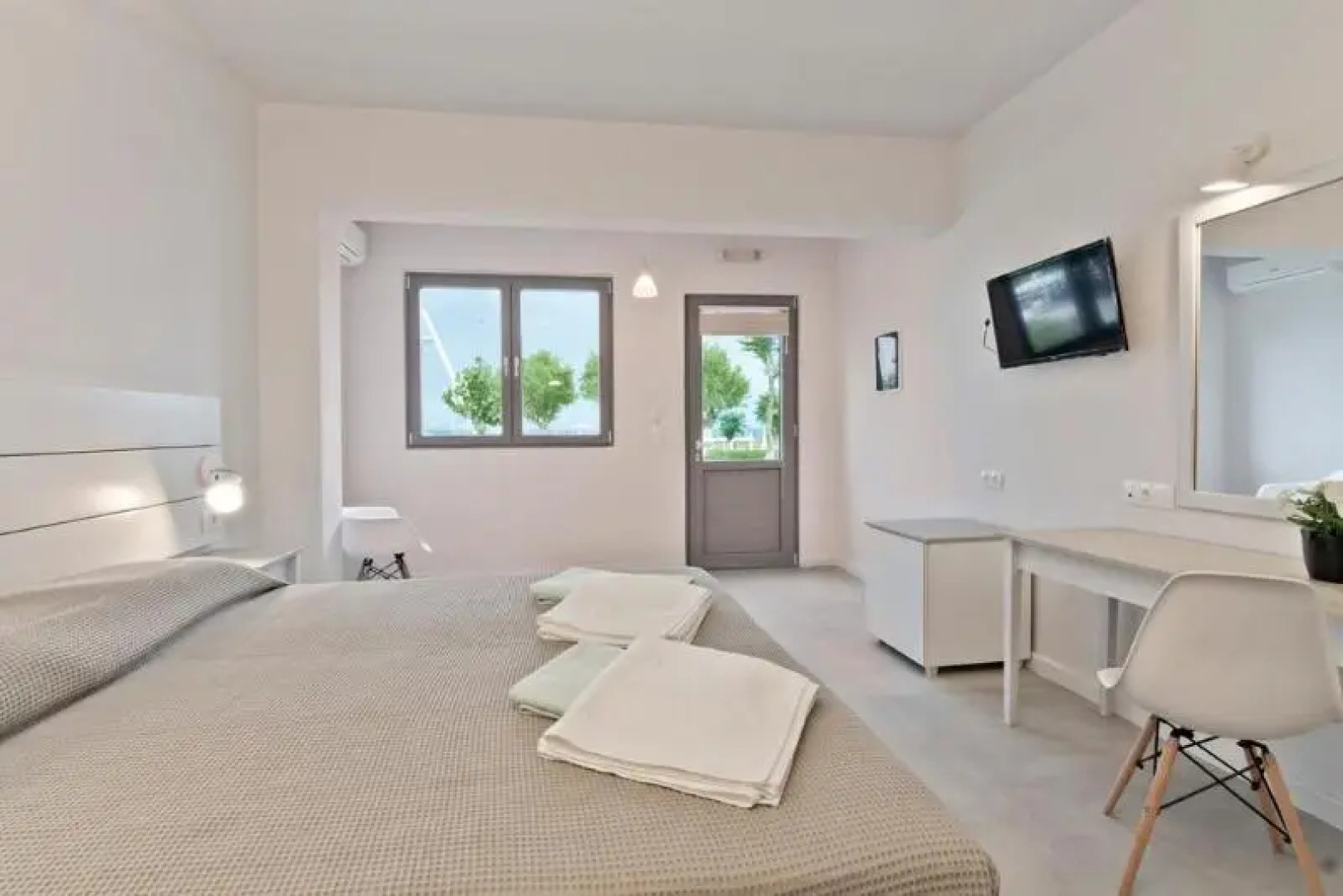 Gregory Peck Beach Break Apartments