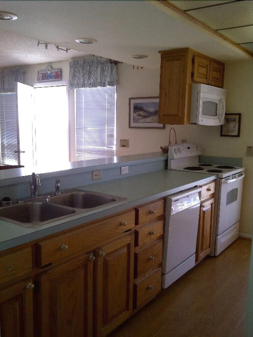 Going Coastal - 5 Br home by RedAwning