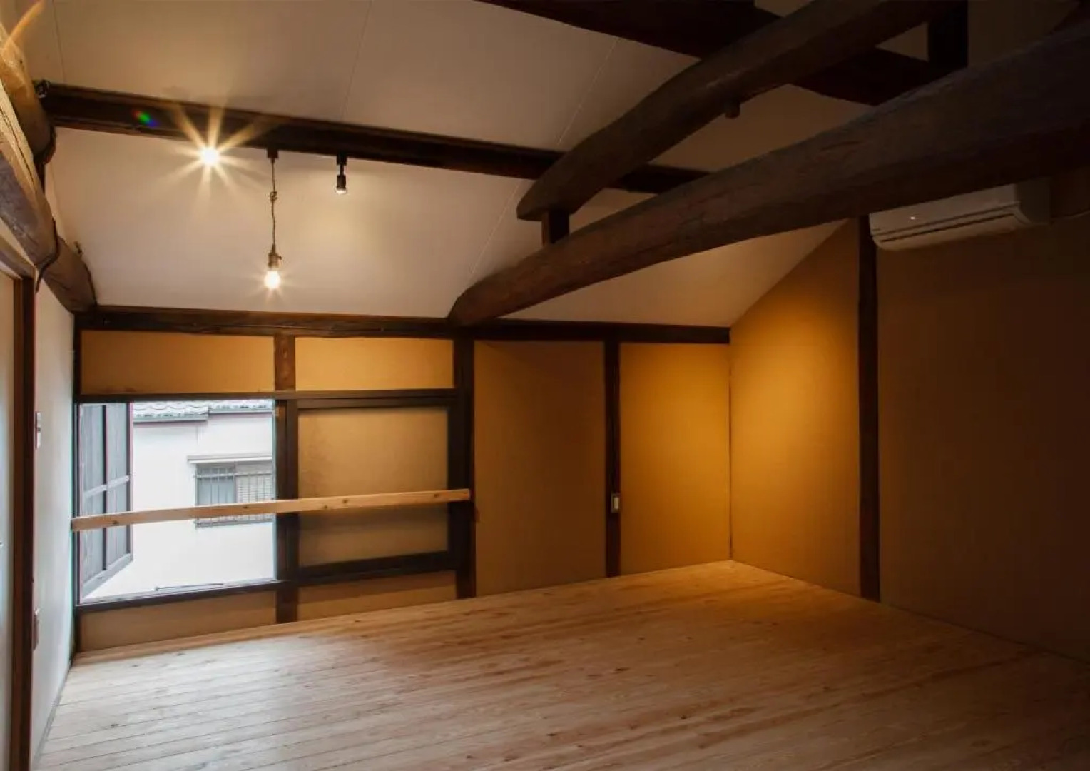 旧貸本屋 guest room