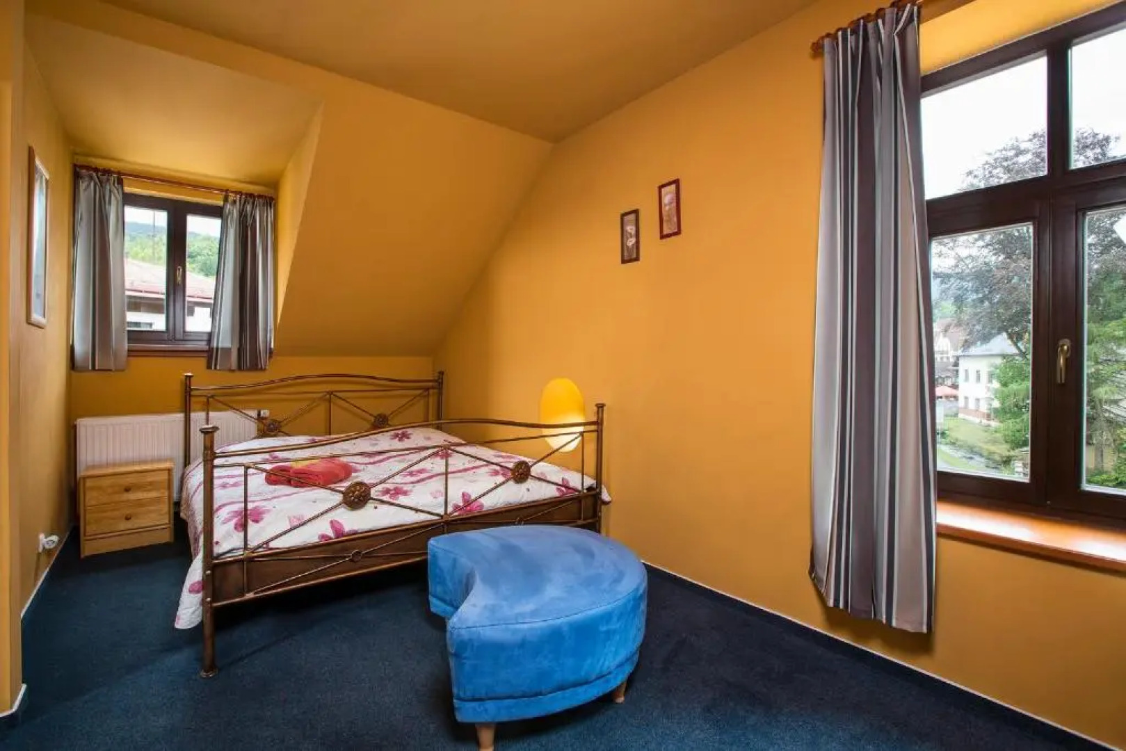 Yellow Ski Apartments