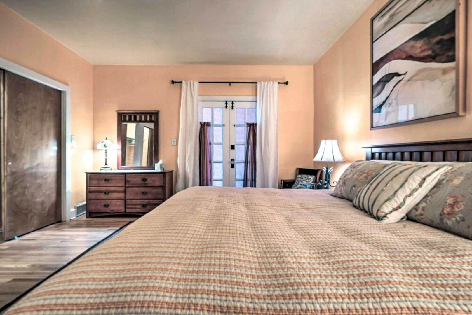 Eclectic Home: Walk to Town & Bath District!